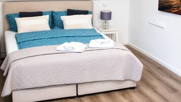 Apartment | 1 bedroom, bed sheets