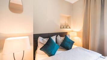 1 bedroom, bed sheets