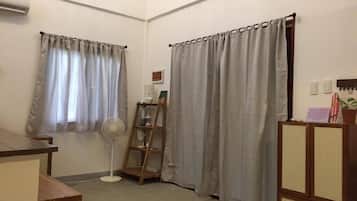 Studio Suite, Kitchen, Garden View | Interior