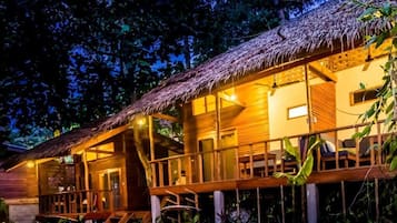 Bungalow, aire acondicionado, vista al jardín | Exterior