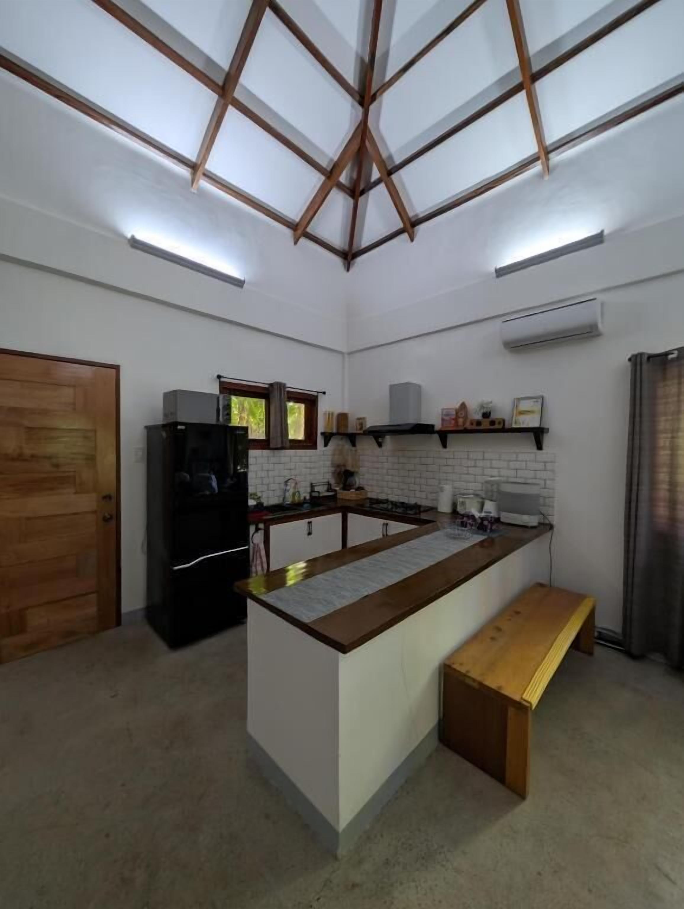 Studio Suite, Kitchen, Garden View | Private kitchen