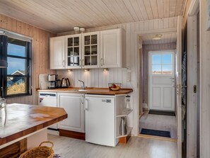 Private kitchen - "Eida" - 400m from the sea by Interhome (Frøstrup)