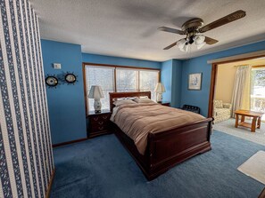 4 bedrooms, desk, iron/ironing board, free WiFi