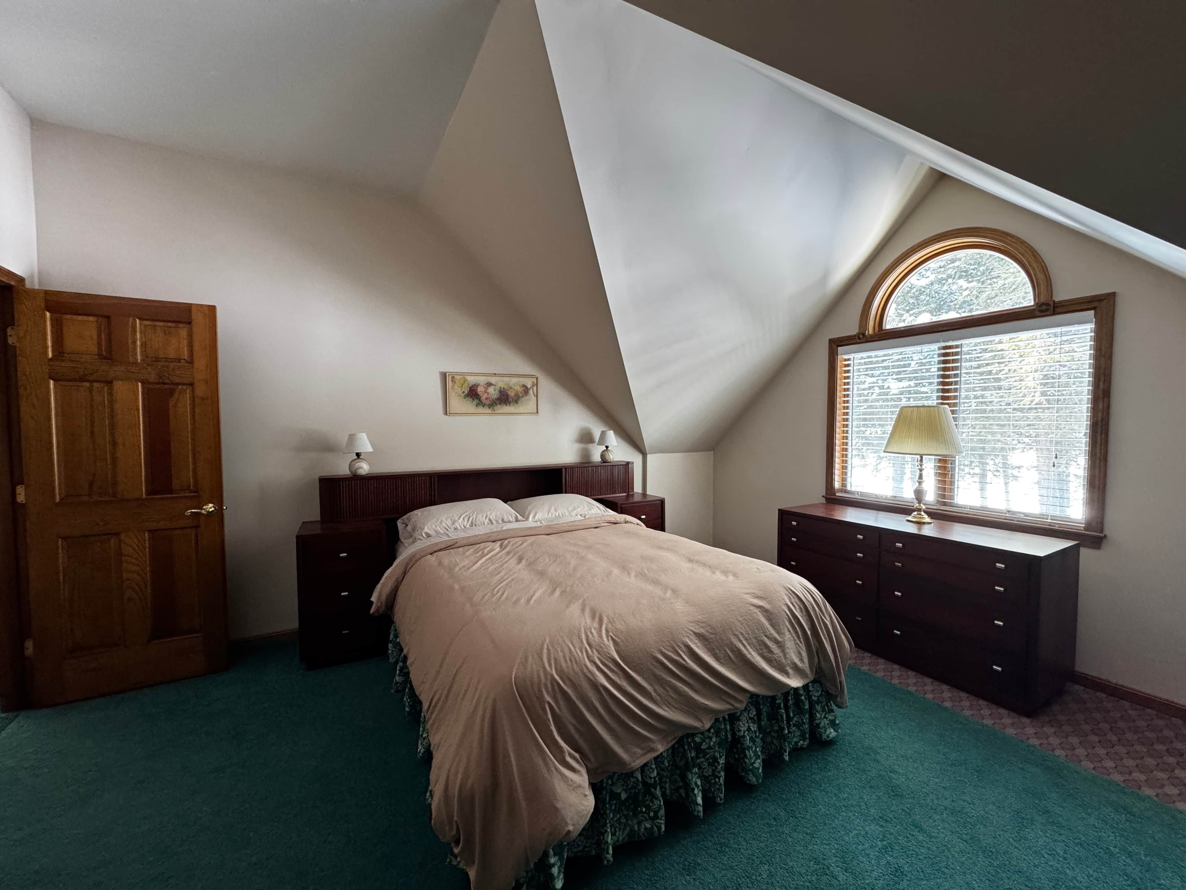 4 chambres, bureau, fer et planche à repasser, accès au Wi-Fi (inclus)