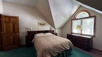 4 chambres, bureau, fer et planche à repasser, accès au Wi-Fi (inclus)