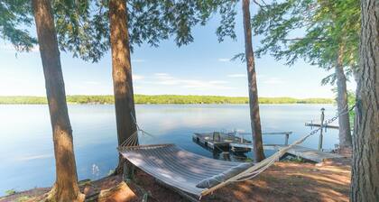 Lakefront Peninsula Retreat w/Private Dock, on Cobbosseecontee Lake, 4 BR