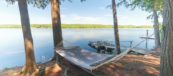 Lakefront Peninsula Retreat w/Private Dock, on Cobbosseecontee Lake, 4 BR