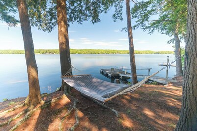 Lakefront Peninsula Retreat w/Private Dock, on Cobbosseecontee Lake, 4 BR