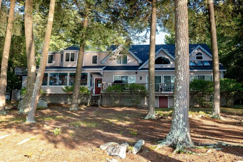 Lakefront Peninsula Retreat, 4BR w/Private Dock