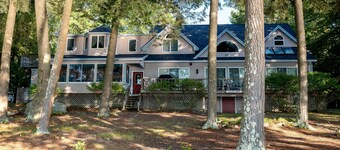 Lakefront Peninsula Retreat, 4BR w/Private Dock