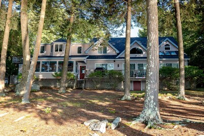 Lakefront Peninsula Retreat, 4BR w/Private Dock
