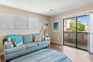 TV - 🩴Pool | Walk to Beach | Cozy Townhome | Cross Creek 29D☀️ (Miramar Beach)