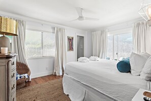 2 makuuhuonetta, silitysrauta/-lauta, ilmainen Wi-Fi, vuodevaatteet