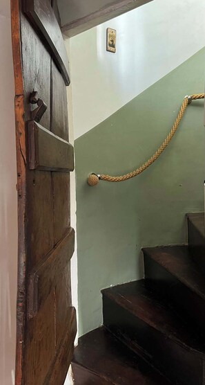 Interior - Charming Cotswold cottage with stunning views. (Stroud)