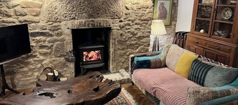 Charming Cotswold cottage with stunning views.