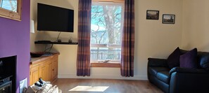 Living area - House on the shores of Loch Shiel in Historic Glenfinnan, Monument and Viaduct (Glenfinnan)