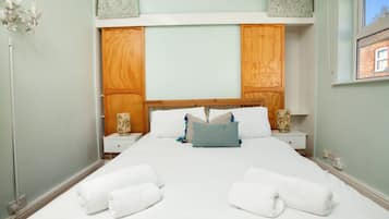 2 bedrooms, iron/ironing board, free WiFi, bed sheets