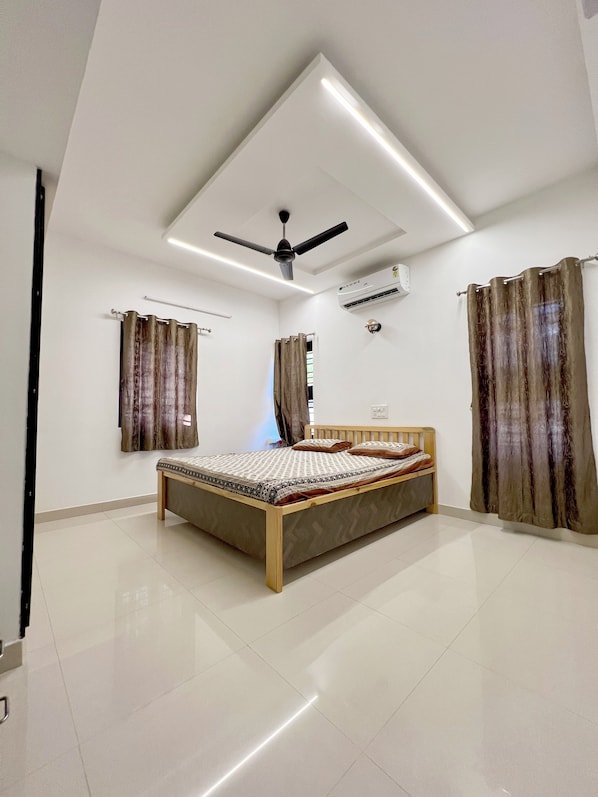 2 bedrooms, WiFi, bed sheets