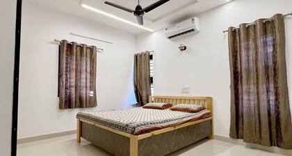 Nisarg Homestay with Kitchen