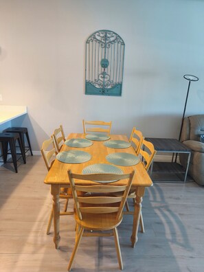 Dining - 3-bedroom villa in lovely Cape Coral with privet pool on salt water canal (Cape Coral)