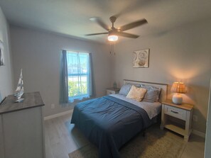 3 bedrooms, iron/ironing board, WiFi, bed sheets - 3-bedroom villa in lovely Cape Coral with privet pool on salt water canal (Cape Coral)