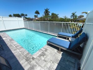 Outdoor pool - 3-bedroom villa in lovely Cape Coral with privet pool on salt water canal (Cape Coral)