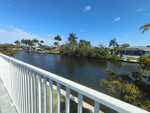 Property grounds - 3-bedroom villa in lovely Cape Coral with privet pool on salt water canal (Cape Coral)