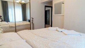 House, 6 Bedrooms, Smoking, Private Pool