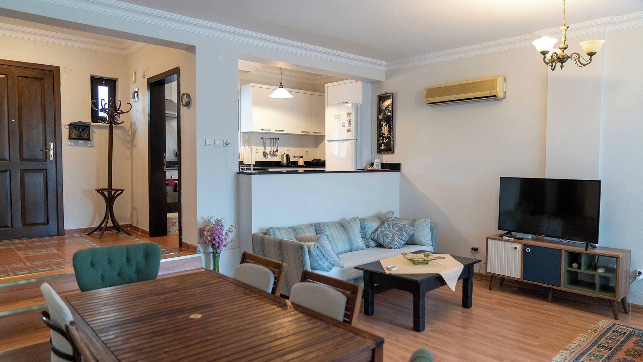 House, 6 Bedrooms, Smoking, Private Pool | Living room