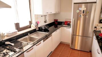 House, 6 Bedrooms, Smoking, Private Pool | Interior