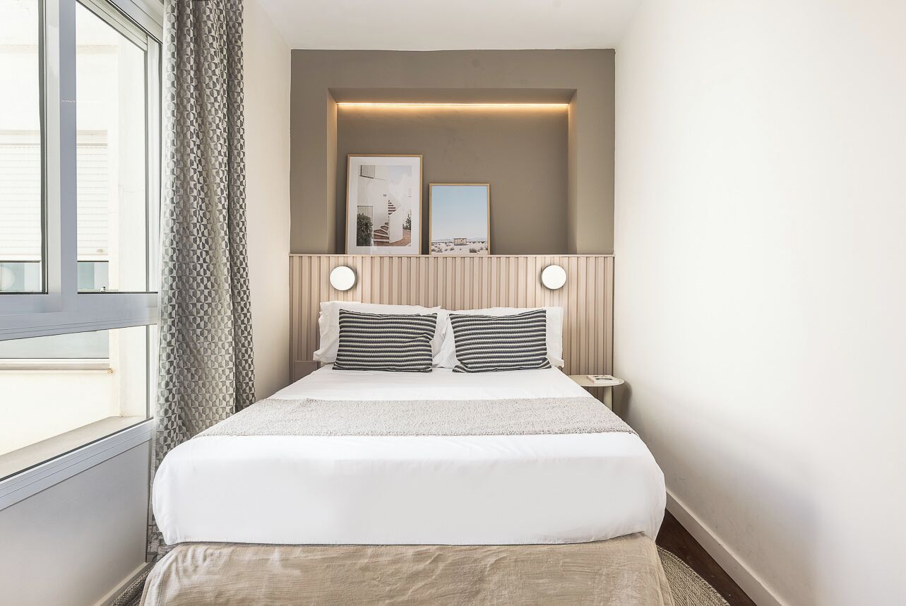 Iron/ironing board, internet, bed sheets