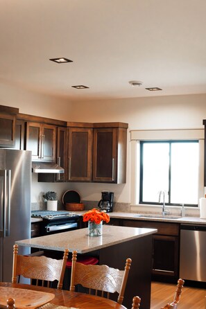 Fridge, microwave, oven, stovetop - Heritage Hill-New 4Bed/2Bath for Groups, Families, Lake Recreation & Hunters (Sisseton)