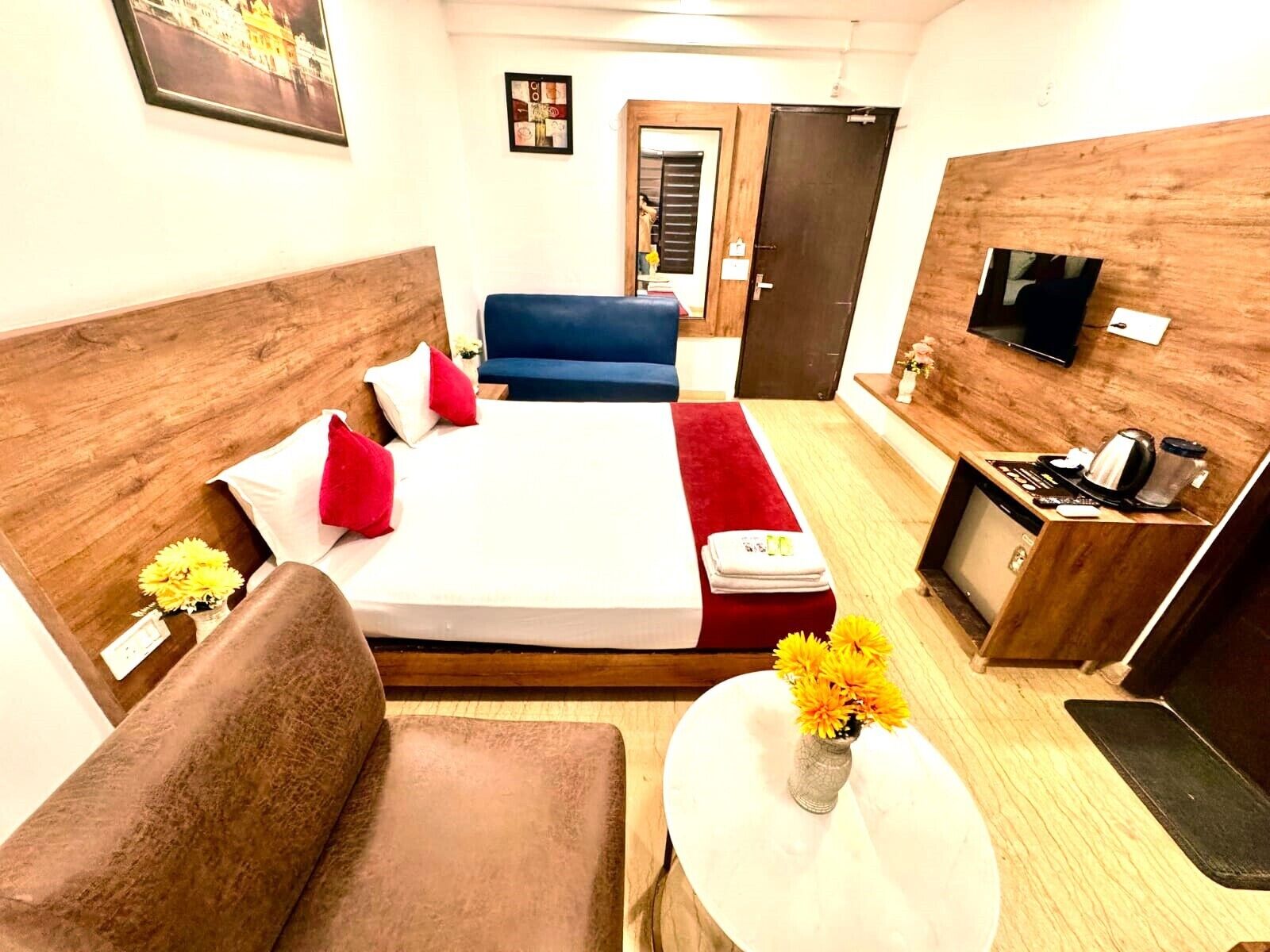 Superior Room, City View | Desk, laptop workspace, free WiFi