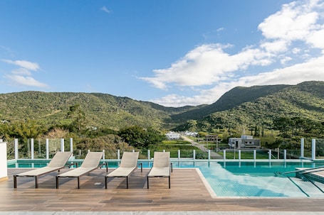 Pool. Studio with pool near the beaches