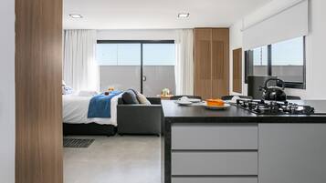 Iron/ironing board, Internet, bed sheets