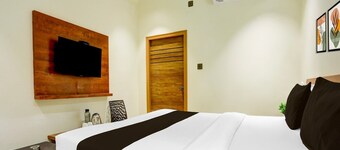 Deluxeshree Maruthi Inn TR Residency