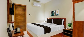 Deluxeshree Maruthi Inn TR Residency