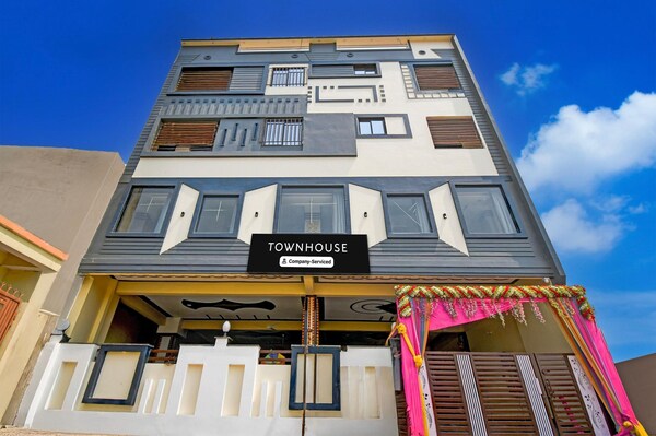 Deluxe Red Chilly 2.o Hotel & Banquet - Gorakhpur