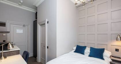 Modern Suite 47 Grove Park | WiFi & TV