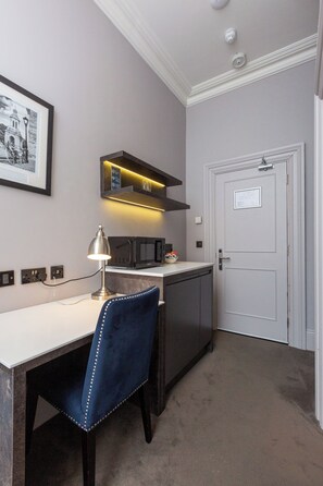 Interior - Modern Suite 47 Grove Park | WiFi & TV (Dublin)