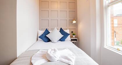Modern Suite 47 Grove Park | WiFi & TV