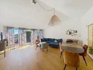 Living area - Charming house, Isle district, 4 bedrooms, walking distance to beaches and town center (Saint-Cast-le-Guildo)