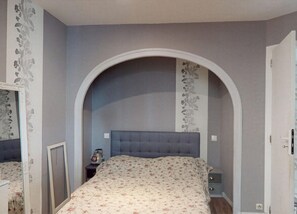 Room - Charming house, Isle district, 4 bedrooms, walking distance to beaches and town center (Saint-Cast-le-Guildo)