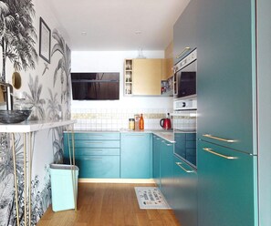 Private kitchen - Charming house, Isle district, 4 bedrooms, walking distance to beaches and town center (Saint-Cast-le-Guildo)