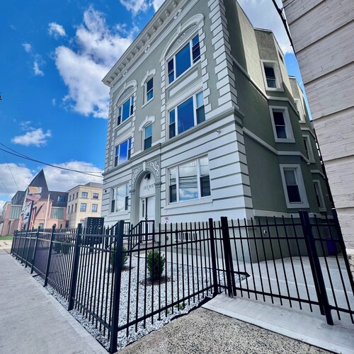 Grand Deluxe 1BR Penthouse near Newark Airport