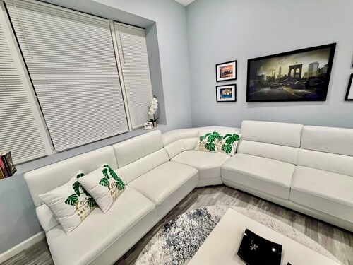 Grand Deluxe 1BR Penthouse near Newark Airport