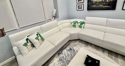 Grand Deluxe 1BR Penthouse near Newark Airport