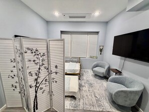 1 habitación, tabla de planchar con plancha, wifi gratis y ropa de cama 