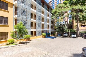 Exterior - Welcoming 1-bedroom apartment in vibrant Nairobi perfect for your stay (Nairobi)