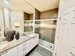 Hair dryer - Grand Holiday 3BR Retreat Townhouse near Disney (Four Corners)